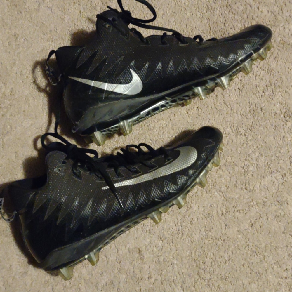 Nike "alpha menace" football cleats
